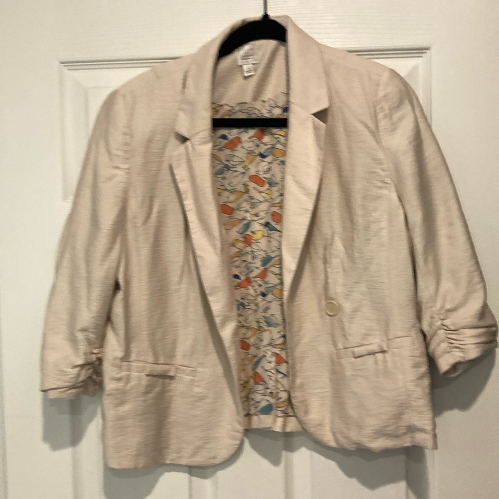 New size 14 Women's Cream Blazer